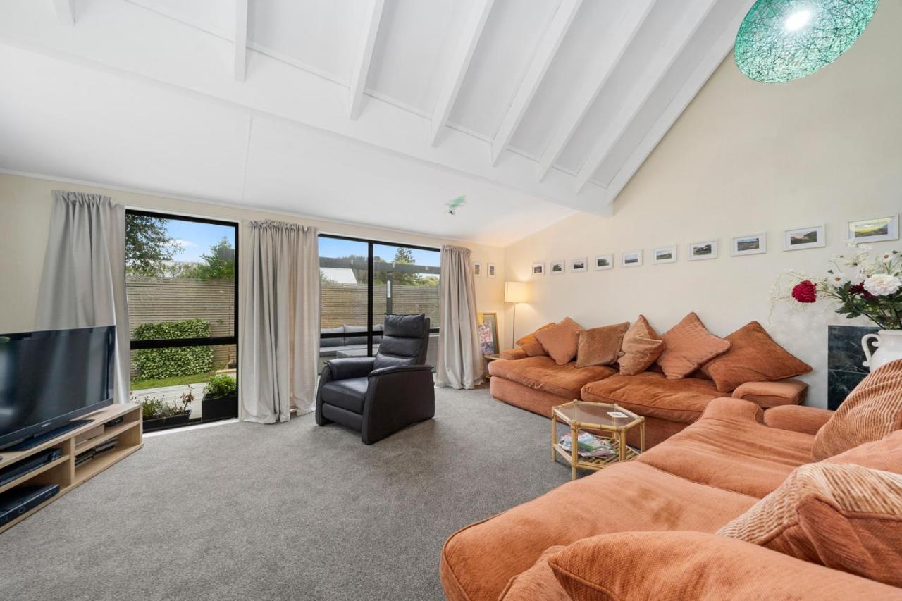 Wharerata - Otaki Beach Holiday Home Exterior foto