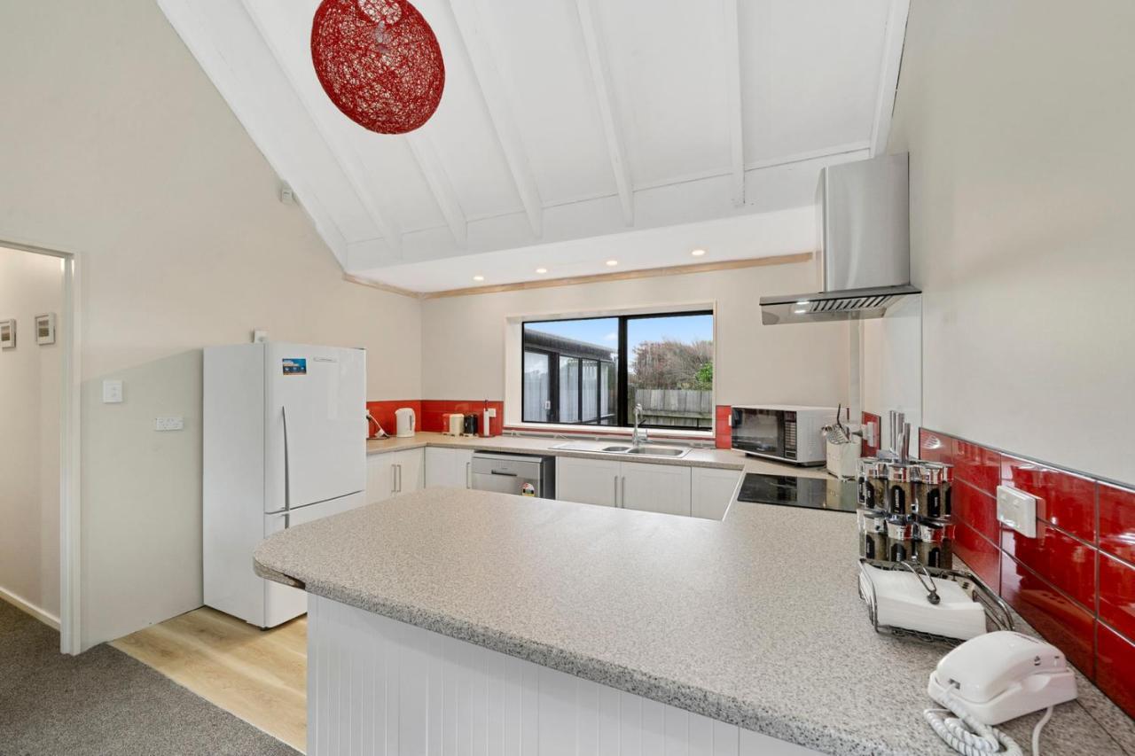 Wharerata - Otaki Beach Holiday Home Exterior foto